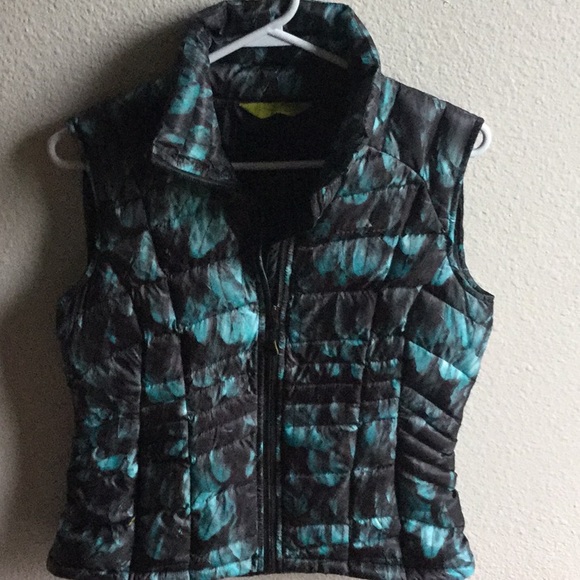 Basin Range down vest. - Picture 2 of 4